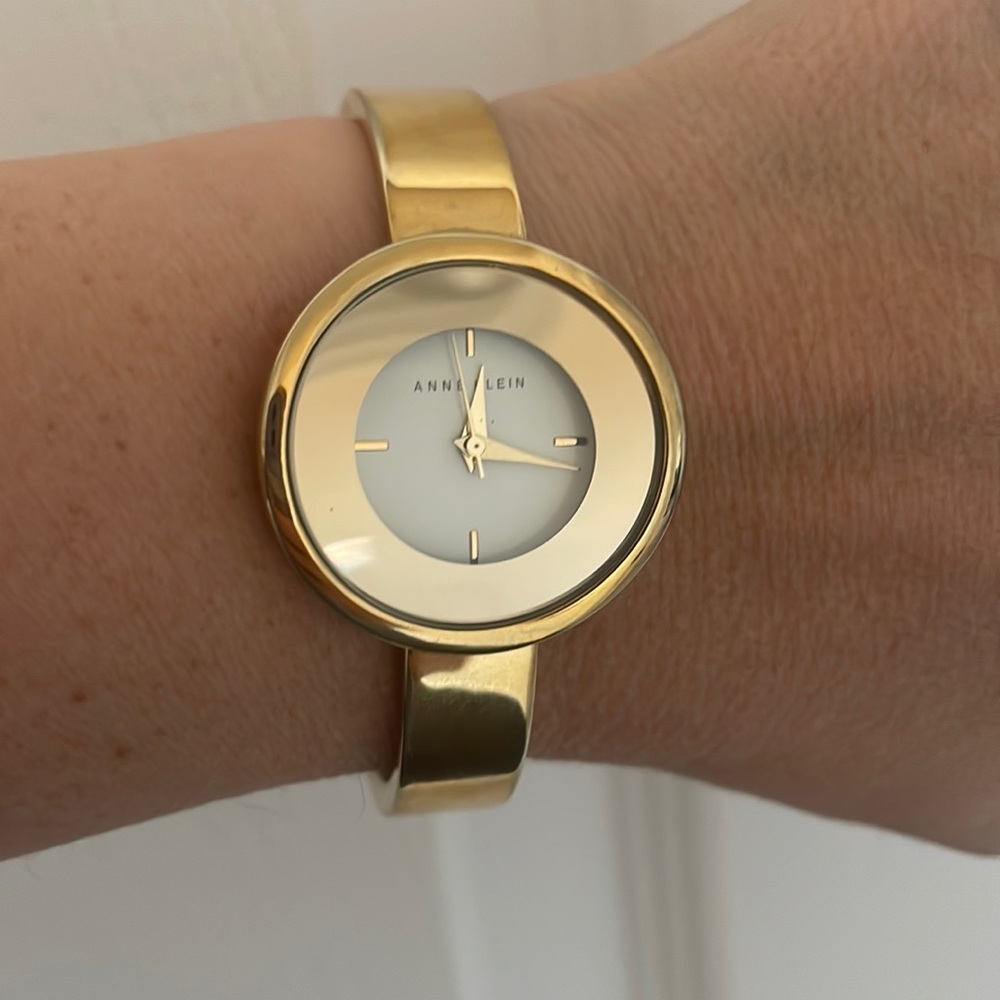 Anne Klein, golden brazalete watch, like new